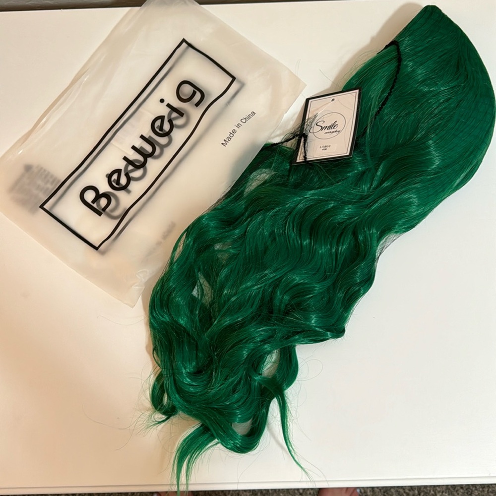 NWT Green Wig Never Worn